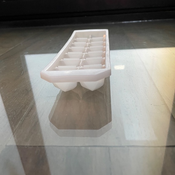 Like New 3-Piece Set Mini-Ice Cube Trays - Picture 5 of 12